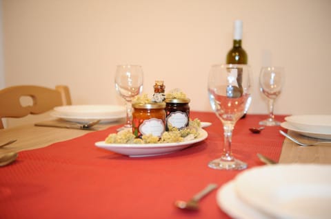 Decorative detail, Alcoholic drinks