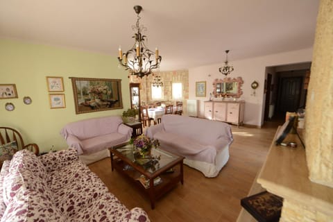 Day, Living room