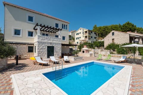 Swimming pool, Swimming pool