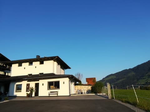 Facade/entrance, Summer, Balcony/Terrace
