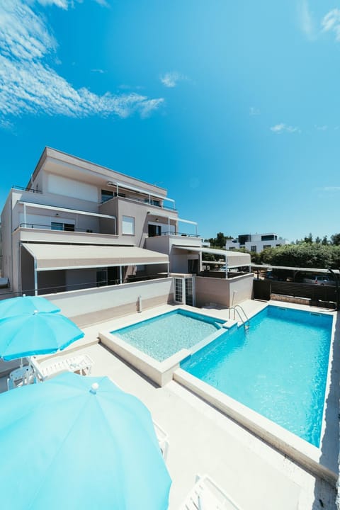 Property building, Swimming pool