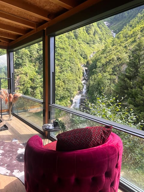 Nearby landmark, Spring, Day, Natural landscape, View (from property/room), Balcony/Terrace, Living room, Seating area, Lake view, Mountain view, River view