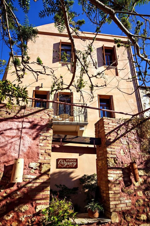 Property building, Facade/entrance, Day