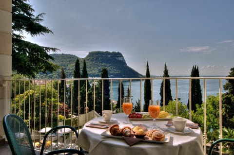 Balcony/Terrace, Lake view, Breakfast