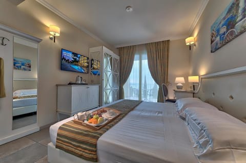 Photo of the whole room, Decorative detail, Bedroom