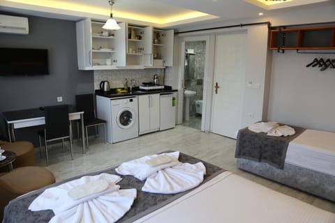 Kitchen or kitchenette, Seating area