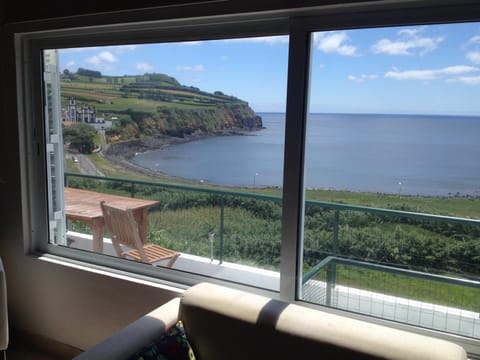 Communal lounge/ TV room, Sea view