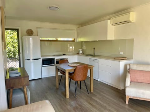 Kitchen or kitchenette, dishwasher