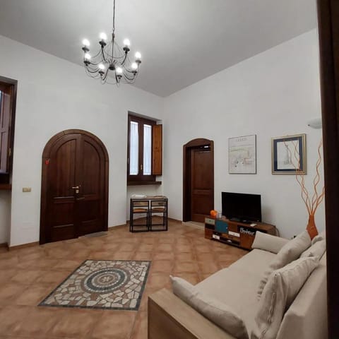 Bed, TV and multimedia, Seating area