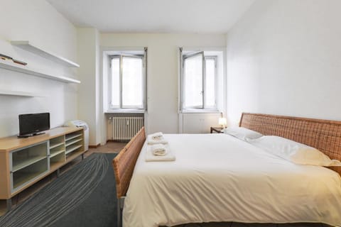 Bed, TV and multimedia, Living room, Photo of the whole room, Bedroom