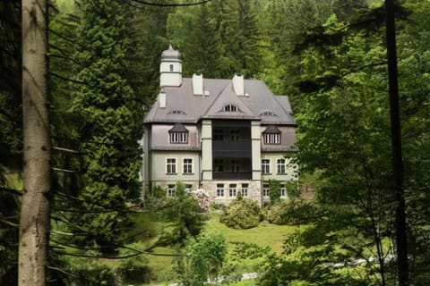 Property building, Facade/entrance, Garden