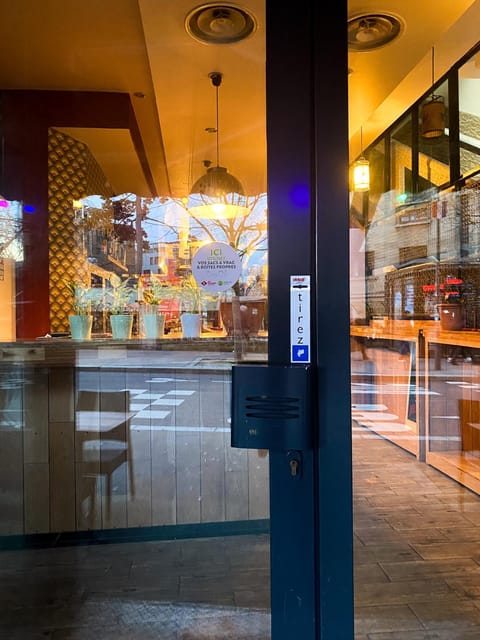 Restaurant/places to eat, Lounge or bar, Banquet/Function facilities