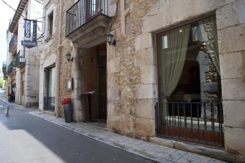 Facade/entrance