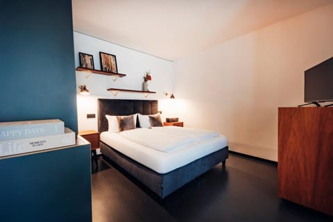 Bed, TV and multimedia