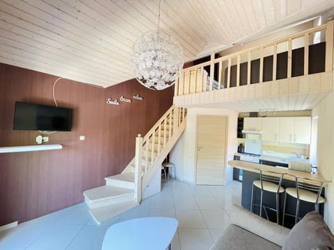 Property building, Photo of the whole room