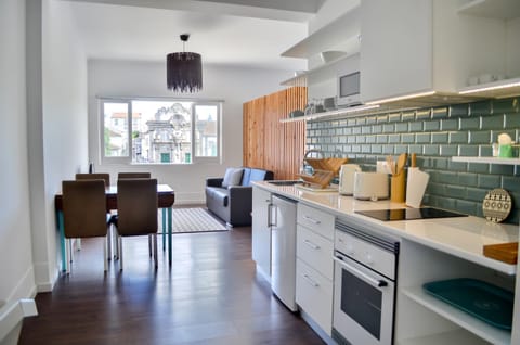 Kitchen or kitchenette, Dining area, Landmark view