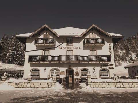 Property building, Facade/entrance