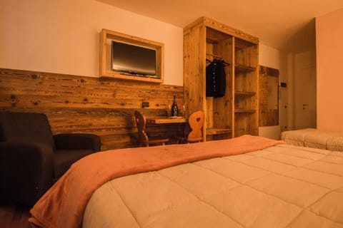 TV and multimedia, Photo of the whole room, Bedroom