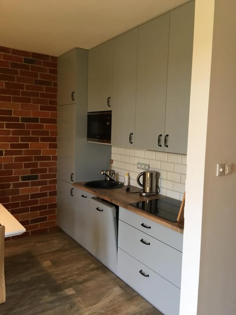 Coffee/tea facilities, Kitchen or kitchenette, Dining area