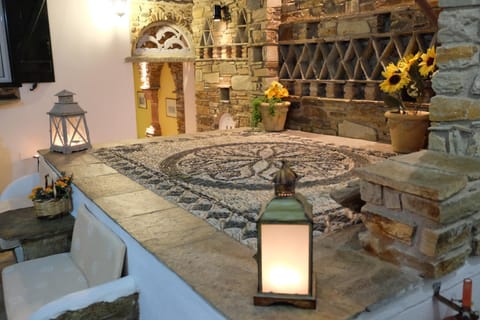 Patio, Decorative detail
