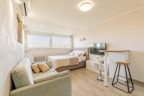 Bed, TV and multimedia