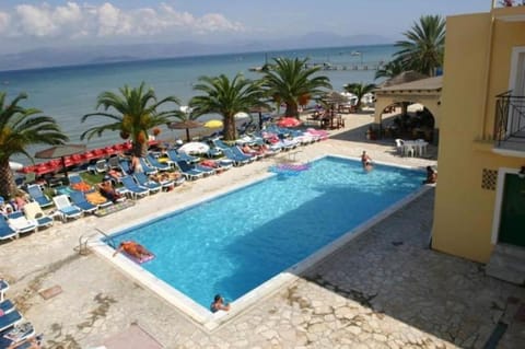 Restaurant/places to eat, Balcony/Terrace, Floor plan, Beach, Beach, Pool view, Sea view, Swimming pool, Swimming pool