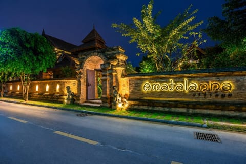 Facade/entrance