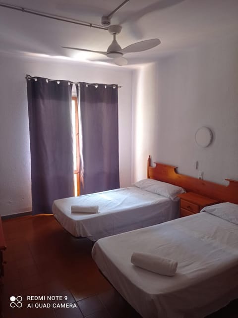 Bed, Bedroom, fireplace