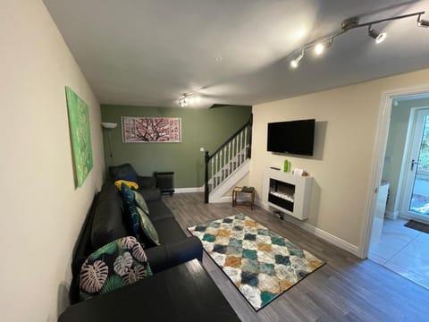 Plover Cottage House in Huddersfield