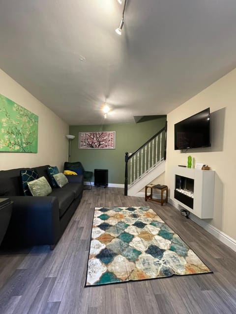 Plover Cottage House in Huddersfield