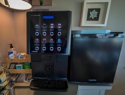 Coffee/tea facilities, Breakfast