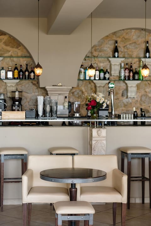 Lounge or bar, Drinks