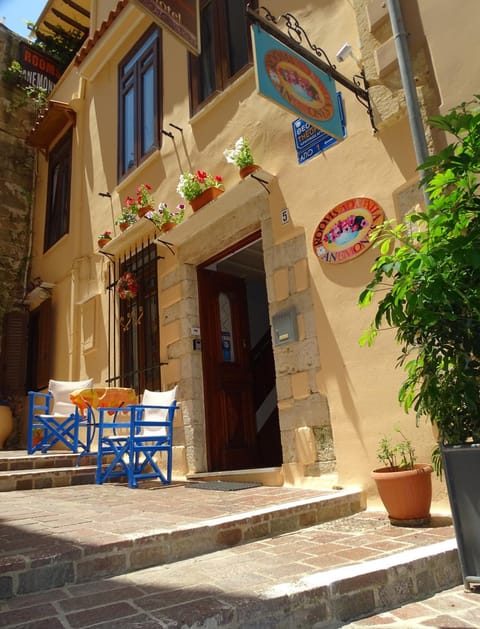 Facade/entrance
