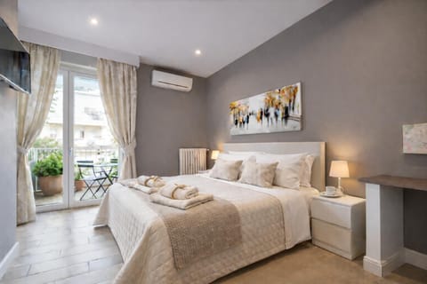 Bed, Photo of the whole room, Bedroom, towels, air conditioner