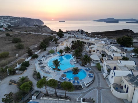 Property building, Bird's eye view, Swimming pool