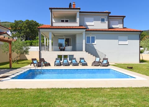 Property building, Patio, Spring, Day, Garden, Garden view, Pool view, Swimming pool, sunbed