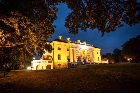Facade/entrance, Night, Summer, Garden, On site, Area and facilities