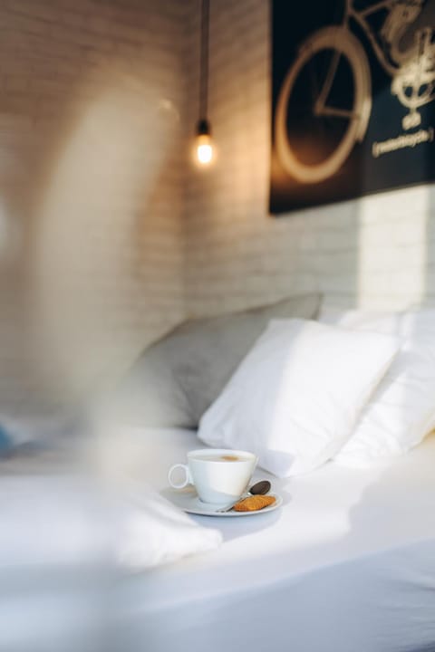 Bed, Coffee/tea facilities, Photo of the whole room, Bedroom