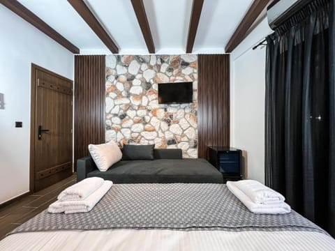 TV and multimedia, Living room, Photo of the whole room, Bedroom