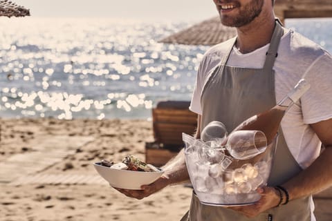 Day, People, Natural landscape, Food and drinks, Beach, Sea view