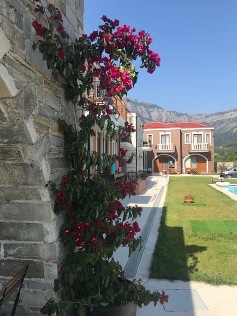 Decorative detail, Garden view, Mountain view, Pool view