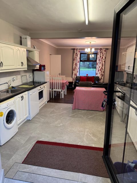 Kitchen or kitchenette, dishwasher, oven, pet friendly, washing machine