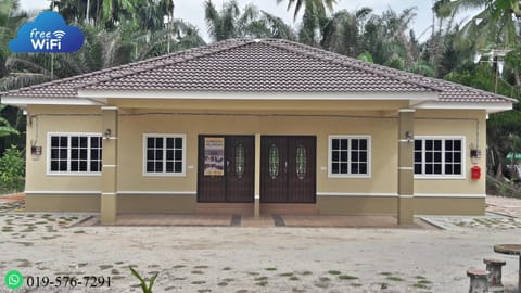 Patio, Restaurant/places to eat, Communal lounge/ TV room, BBQ facilities, BBQ facilities, Place of worship, Garden, Balcony/Terrace, Balcony/Terrace, Communal kitchen