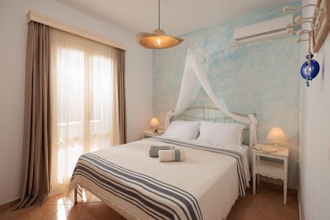 Bed, Photo of the whole room, Bedroom, air conditioner