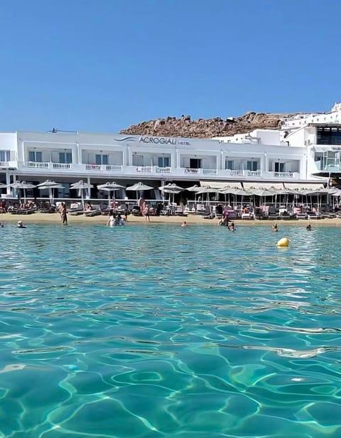 Property building, Nearby landmark, Day, People, Beach, Sea view, group of guests