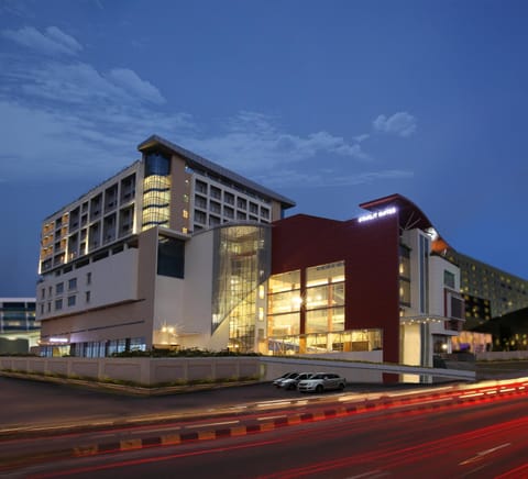 Facade/entrance