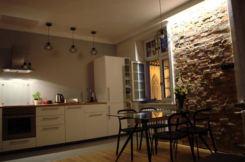 Property building, Coffee/tea facilities, Kitchen or kitchenette, Living room, City view, Landmark view