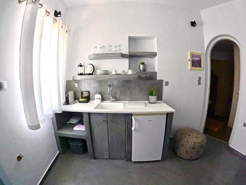 Coffee/tea facilities, Kitchen or kitchenette, minibar, stove