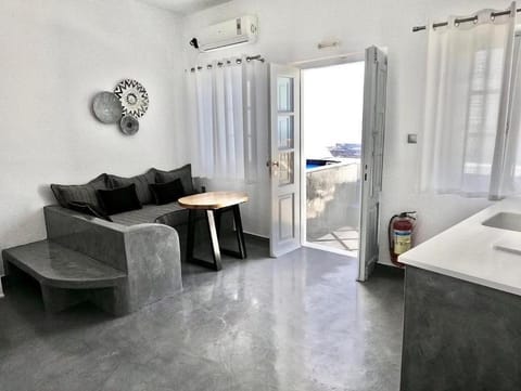 Living room, Photo of the whole room, Seating area, Dining area