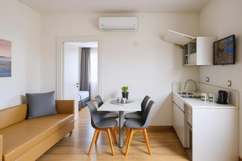 Living room, Seating area, Dining area, air conditioner